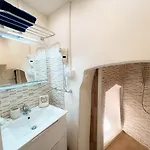La Petit Maison بيت للعطل *